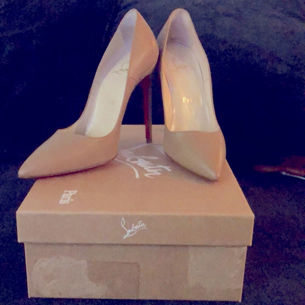 Christian Louboutin So Kate Nude Leather Pumps.  Brand new, Never worn